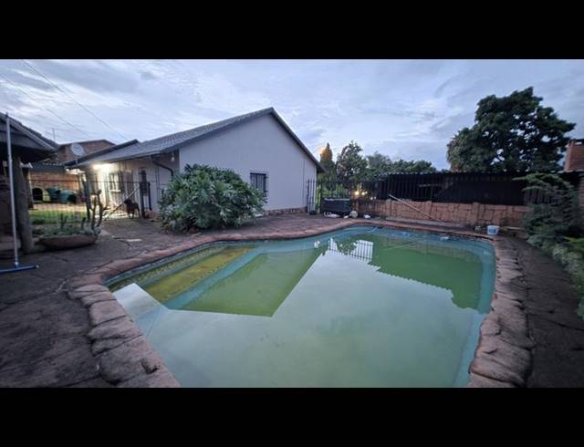 3 BEDROOM HOUSE FOR SALE IN MAGALIESKRUIN